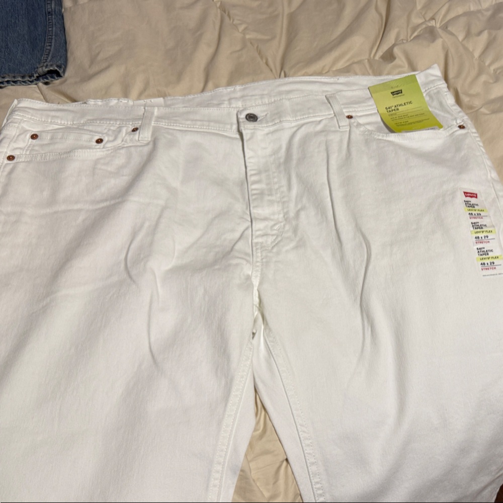 NEW WITH TAGS!  Levi’s 541 Athletic Taper White Denim Pants